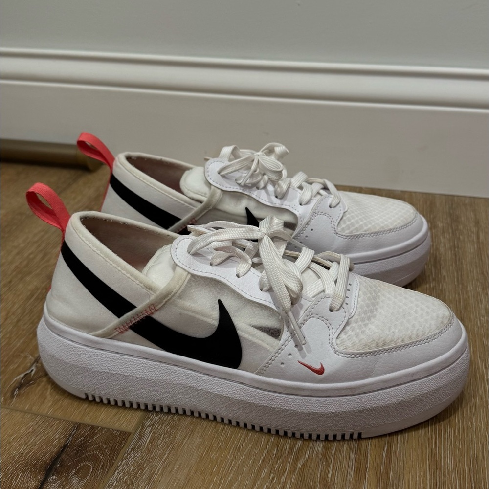 Nike Women’s Size 9 Court Vision Alta